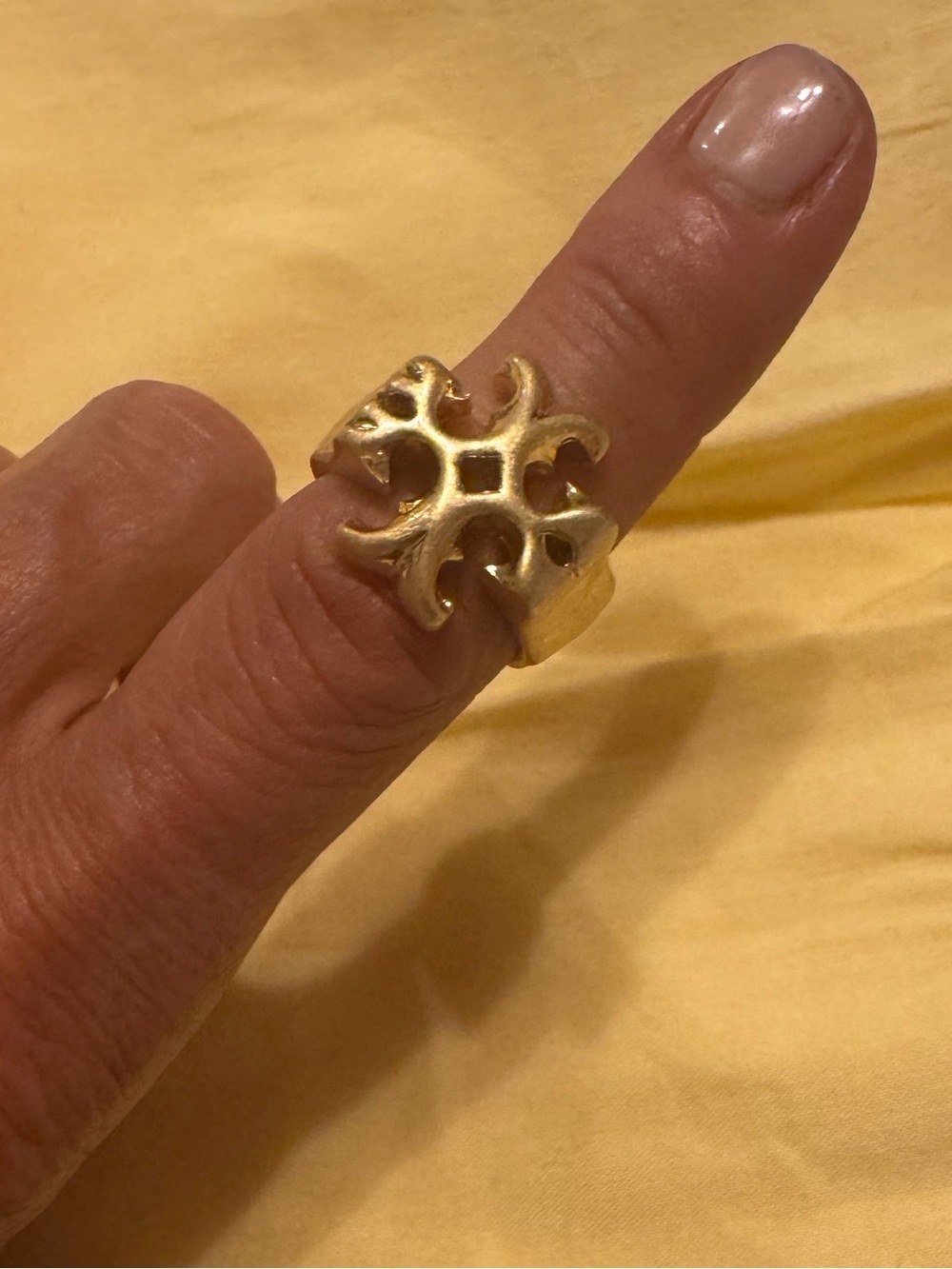 Tory Burch Roxanne Gold Tone Statement Ring. Size 7